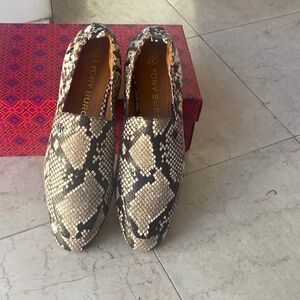 Tory Burch Snakeskin Pattern Loafers - Black/brown and Cream